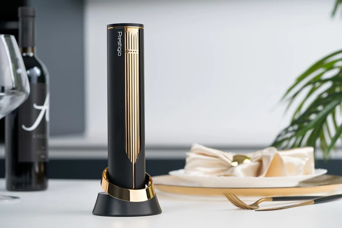 Prestigio Maggiore Elektrischer Korkenzieher - Premium Wein Flaschenöffner mit Ladestation - Integrierter Folienschneider - Verpackt in hochwertiger Geschenkbox - Schwarz/Gold