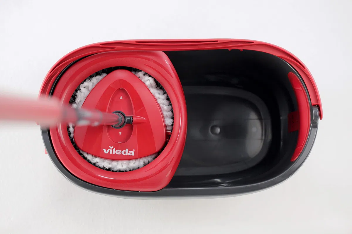 Vileda Turbo 3in1 Komplett-Set| Wischmopp mit Mikrofaser-Moppkopf gegen hartnäckigen Schmutz| Eimer mit Pedal-Schleuder -Für alle Böden| Entfernt 99 % der Bakterien,Teleskopstiel 85–123 cm |Mehrfarbig
