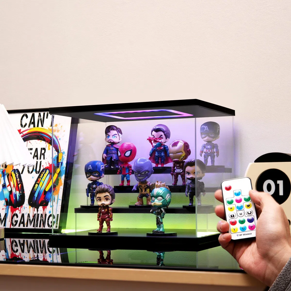 Acryl Vitrine mit RGB LED Beleuchtung für Modellautos Figuren, 3/4/5/6 Stufen Mehrfarbige Licht Staubschutz Schaukasten für Sammlerfiguren (Schwarz, 5 stufen, 32x31x30cm)
