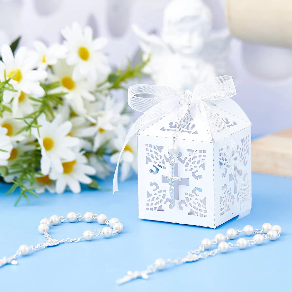 50 Stück Taufe Acryl Rosenkranz Perlen mit Kruzifix und 50 Lasergeschnittene Präsent Boxen Präsente Verpackung Schachtel Kommunion Deko für Babyparty Hochzeit Party(Silber Perlen Armband)