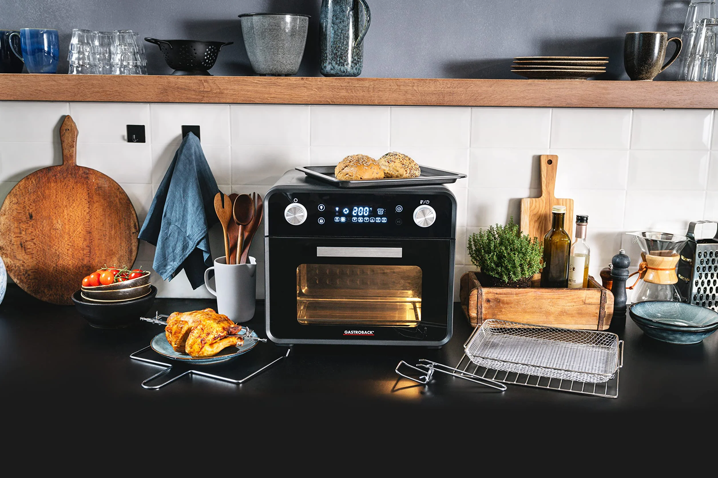 GASTROBACK #42815 Design Ofen Air Fry & Pizza, 1680 Watt, 5 IN 1: Pizzaofen, Heißluftfritteuse, Mini-Backofen, Grill-Drehspieß und Dörrgerät, 22 Liter Kapazität, 3 Einschubebenen