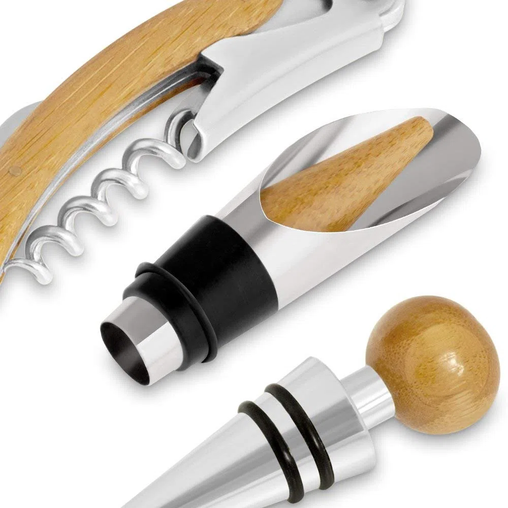 Maverton Weinbox für 0,7L Weinflasche - Wein Holzbox personalisiert + 4er Weinzubehör - Weinset Weinkiste - aus Bambus - Braun - Geschenk zum Geburtstag für Frauen - Bester Jahrgang