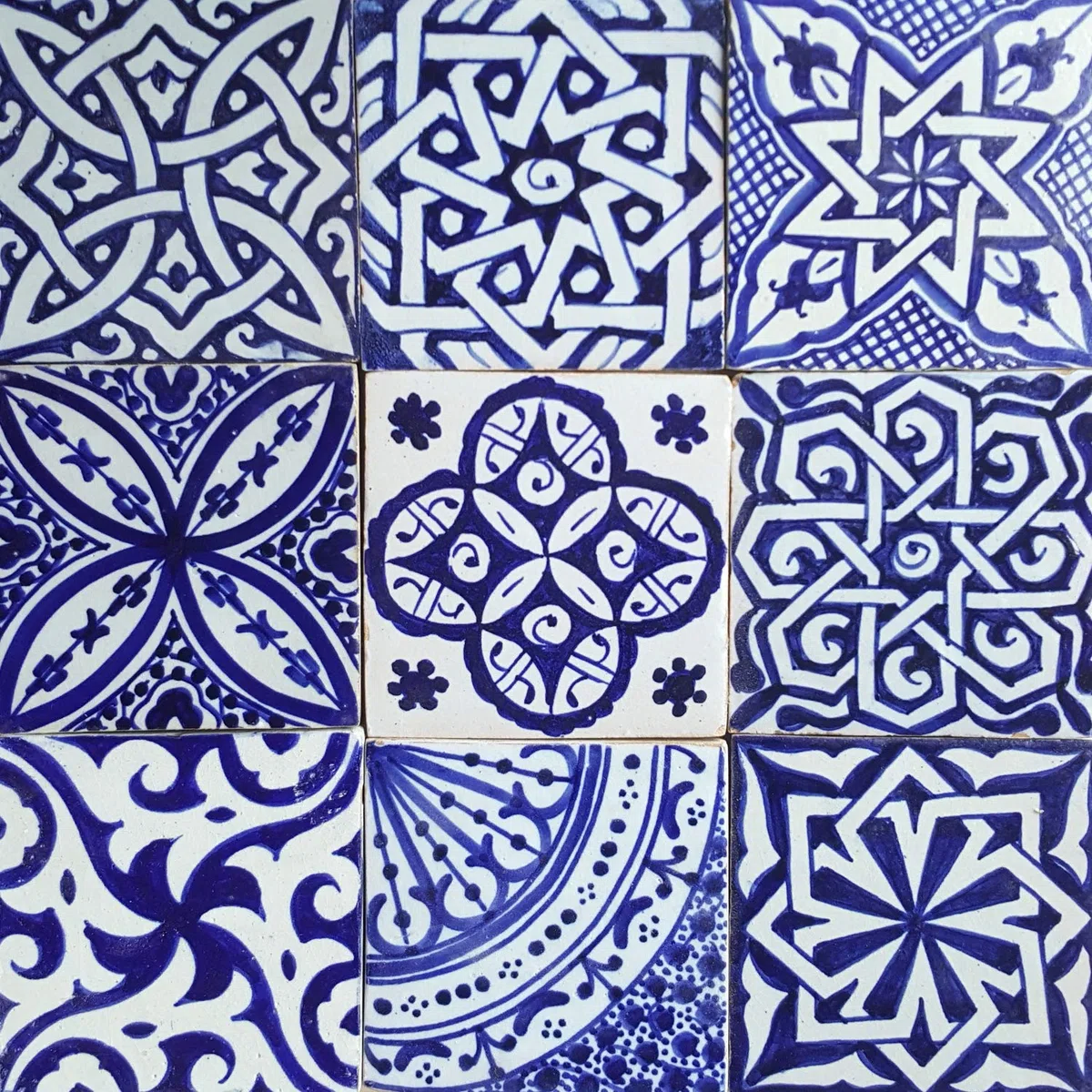 Orientalische Fliesen Mix 10x10 cm blau weiß 9er Packung handbemalte marokkanische Fliesen Patchwork Kunsthandwerk aus Marokko Wandfliesen für schöne Küche Dusche Badezimmer HBF8400