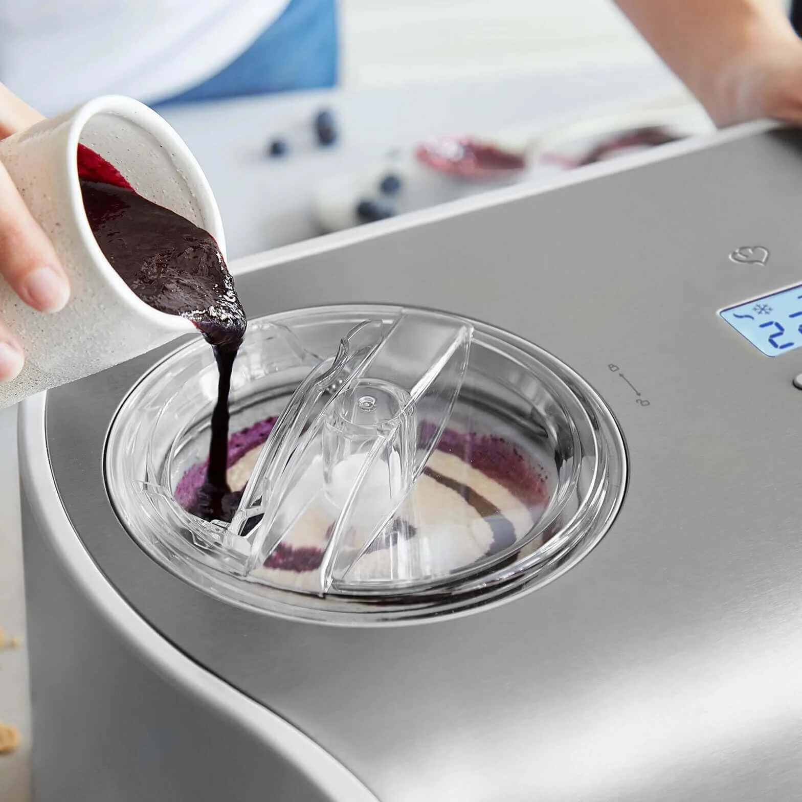 SPRINGLANE Eismaschine Elli 1,2 L mit selbstkühlendem Kompressor 135 W, Eiscrememaschine aus Edelstahl mit entnehmbarem Eisbehälter, inkl. Rezeptheft