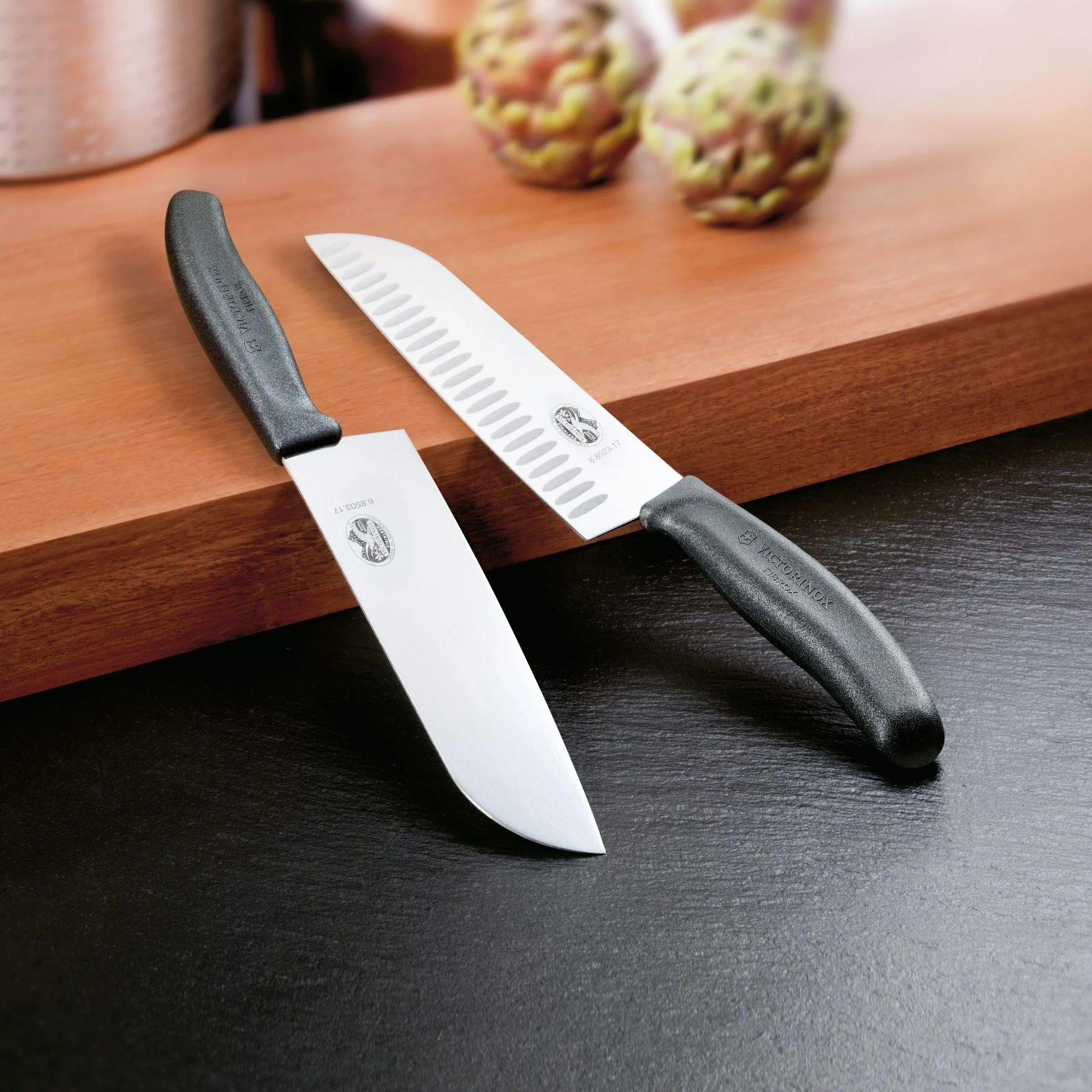 Victorinox Swiss Classic, Santokumesser, Küchenmesser, Gerader Schliff, Extra Scharfe Klinge, Spülmaschinengeeignet, Rostfreier Stahl, Schwarz