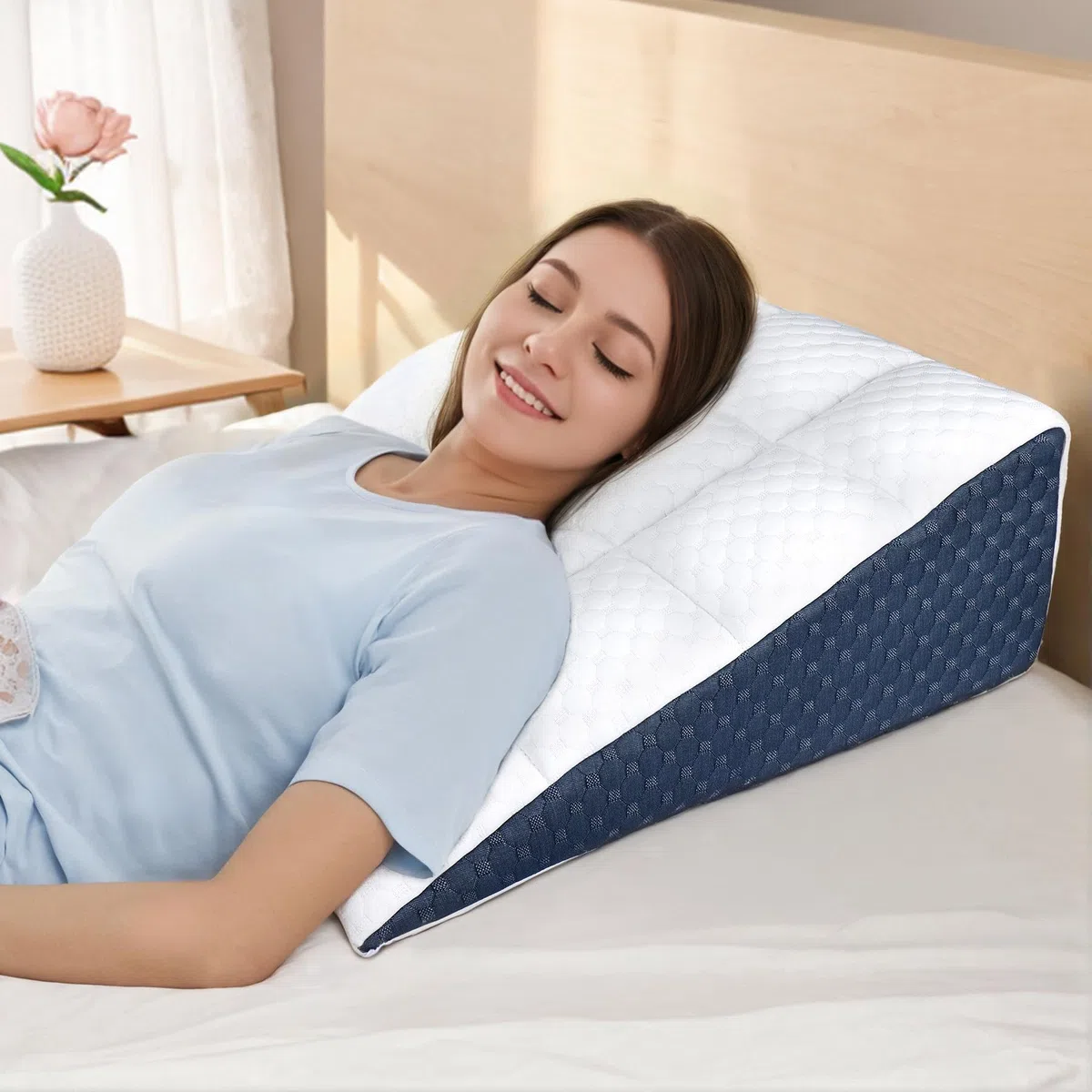 INFANZIA Vielseitig Keilkissen 21cm Erhöhung für Bett und Sofa, Dreieckskissen aus Hochdichteschaum, Ergonomischer Bettkeil für Reflux Schlafapnoe, Rückenstütze & Beinauflage für Lesen (Weißblau)