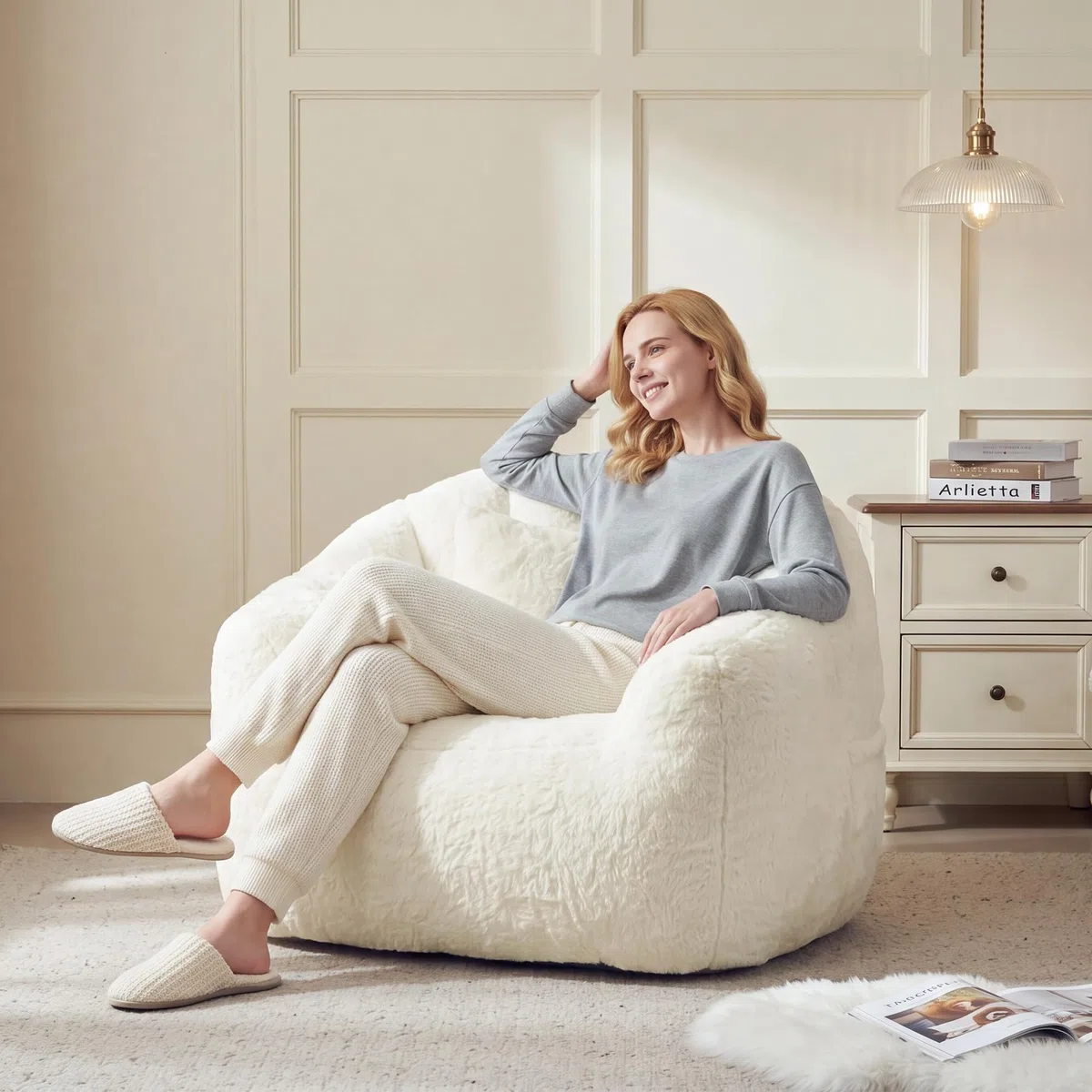 Sitzsack für Erwachsene, Flauschiger Loungesessel aus Kunstfell mit Kissen, Belastbarkeit bis 160 kg, Vakuumverpackt & ohne Montage, für Wohnzimmer, Schlafzimmer, Balkon, Weiß